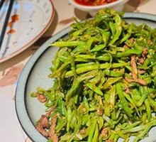 Stir-fried shredded pork with fresh green beans