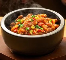 Spicy Chicken Feet in Stone Pot