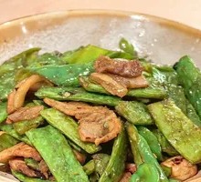 Stir-Fried Crushed Chili and String Beans