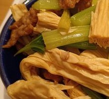 Stir-fried Pork with Tofu Skin and Celery