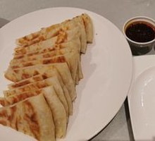 Classic Rolled Pancake with Fragrant Pork Elbow