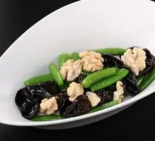 Almond and Sweet Bean Stir-fried Black Fungus