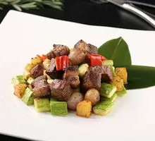 Small Onion Black Pepper Beef Cubes