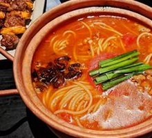 Beef Hot-Swirl Rice Noodles in Small Pot