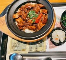 Black Pepper Beef Claypot Rice