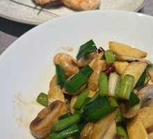 Bamboo Shoots Stir-Fried with Button Mushrooms