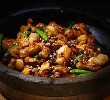 Stir-Fried Frog in Hot Pot with Sauce