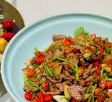 Xiangxi Stir-Fried Beef with Green Peppers