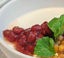 Homemade Double Skin Milk with Red Beans and Mung Beans