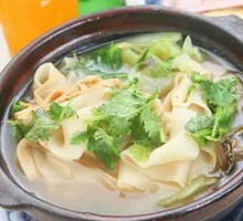 Clay Pot Hand-Torn Noodles