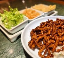 Crispy Beijing-style Shredded Pork with Sweet Bean Sauce