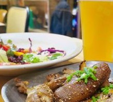 Classic Roasted Pig Trotters