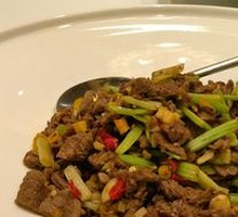 Stir-Fried Beef with Yellow Onion