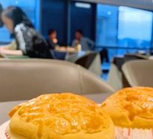 Golden Pineapple Bun