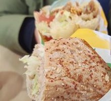 Aromatic Tuna Deluxe Sandwich