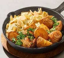 Rosemary Baby Potatoes with Dill Yogurt Sauce