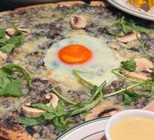 Double Cheese Truffle Egg Crisp Pizza