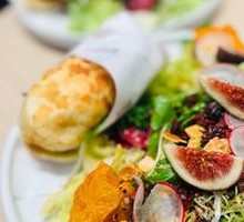 Fig Quinoa Salad with Grilled Chicken Sandwich