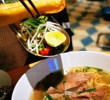 Vietnamese Train Station Bahn