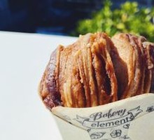 Flower-shaped steamed bun