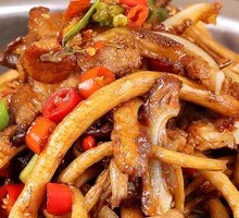 Spicy Tea Tree Mushroom with Pork Knuckle