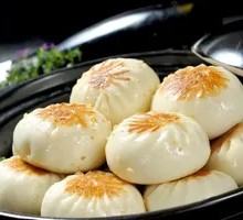 Pan-fried Leek and Egg Dumplings