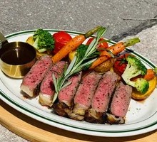 Charcoal-Grilled M5 Steak (Jade Vegetable Selection)