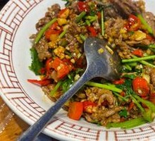 Stir-Fried Beef with Yellow Onion