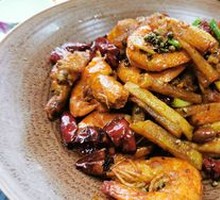 Spicy Stir-Fried Chicken Wings and Shrimp