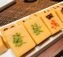 Big Red Package Catching Five Heroes