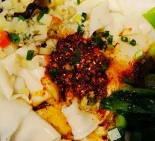 Spicy Sauce Oil-Poured Noodles