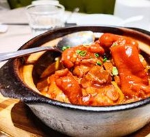 Bouncy Aunt's Pig Trotters