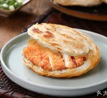 Stuffed flatbread with fried chicken