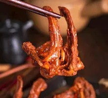 Spicy and numbing duck neck bones