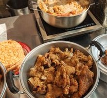 Braised Pig's Feet with Crispy Skin
