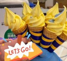 Color-Contrast Ice Cream with Blueberry Banana Flavor