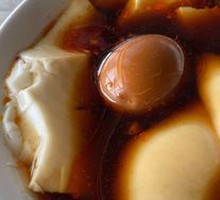 Tofu pudding with braised egg