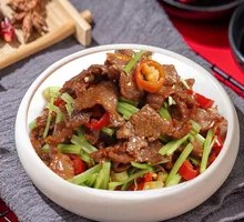 Stir-Fried Beef with Yellow Onion