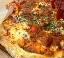 Classic Italian Meat Sauce Pizza