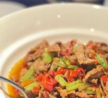 Stir-Fried Beef with Yellow Onion