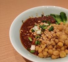 Spicy Pork Sauce Noodles with Peas