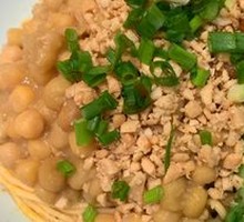 Spicy Pork Sauce Noodles with Peas