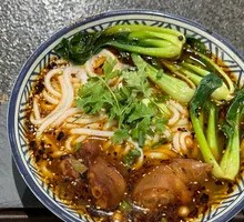 Old Mother's Pig Trotter Noodles