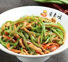 Braised Lentils with Shredded Pork Noodles