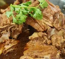 Slightly Spicy and Slightly Numbing Lamb Spine Hot Pot