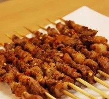 Charcoal-grilled Lamb Skewers