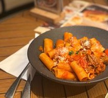 Slow-Cooked Australian Beef Ribs with粗管面