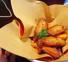 Sweet Garlic Chicken Wings with Fries