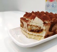 Tiramisu Cake