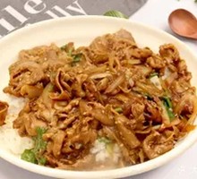 Scallion Stir-Fried Lamb Rice Bowl